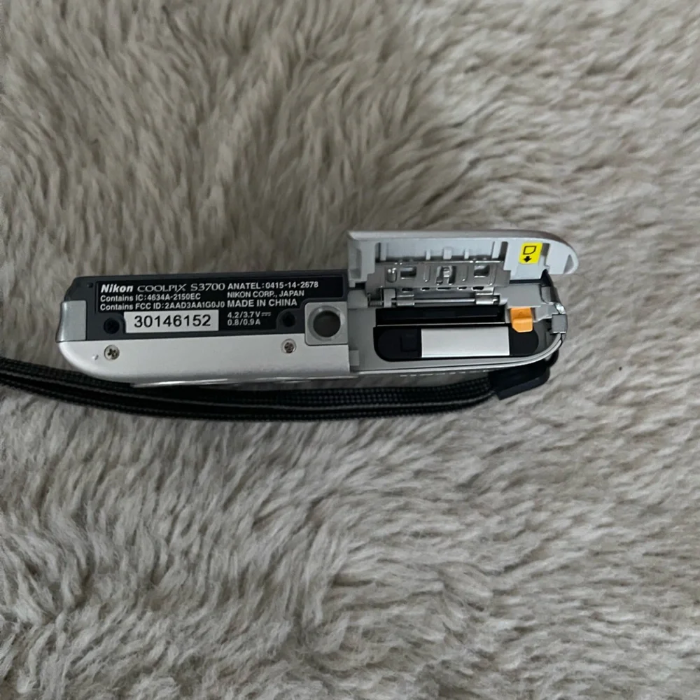 Nikon COOLPIX S3700 Digital Camera